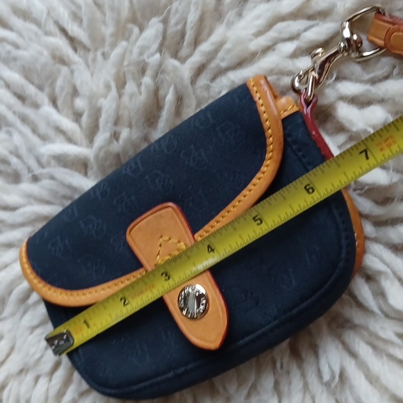 Dooney and Bourke wristlet - Picture 11 of 14